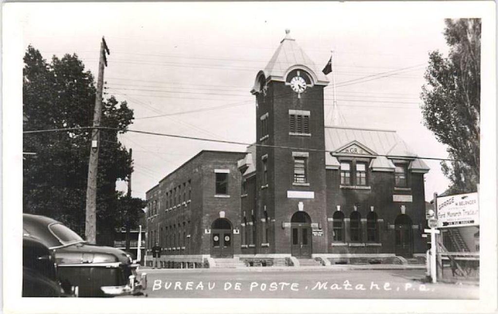 Manège militaire (ancien bureau de poste)