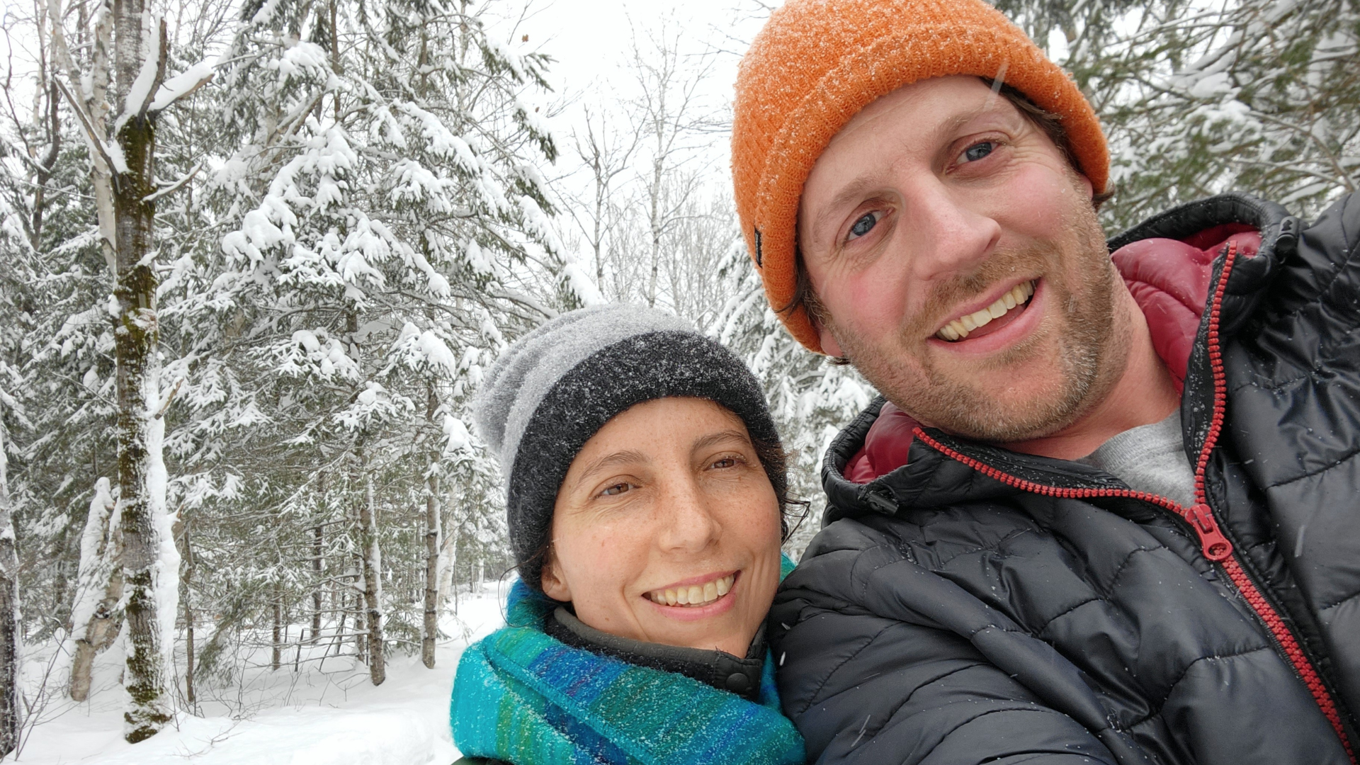 Benoît Bisson et sa compagne dans un paysage de neige
