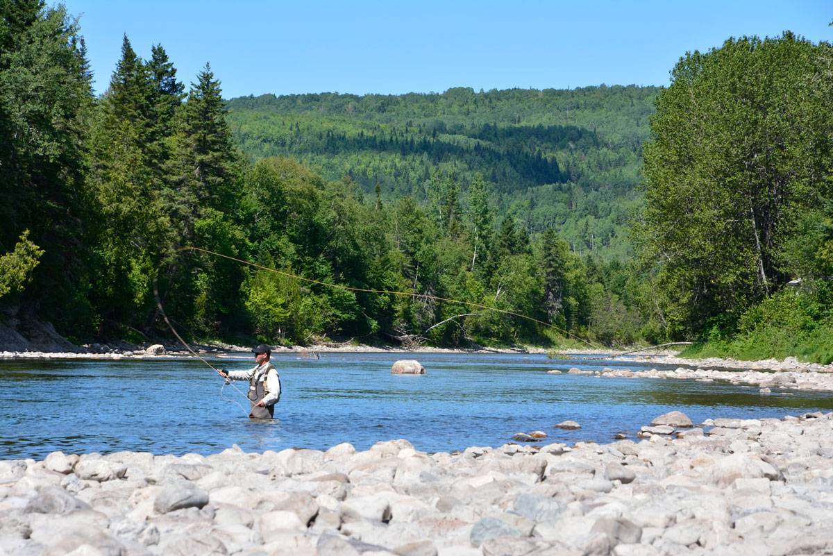 Pêcheur sur la rivière Matane 