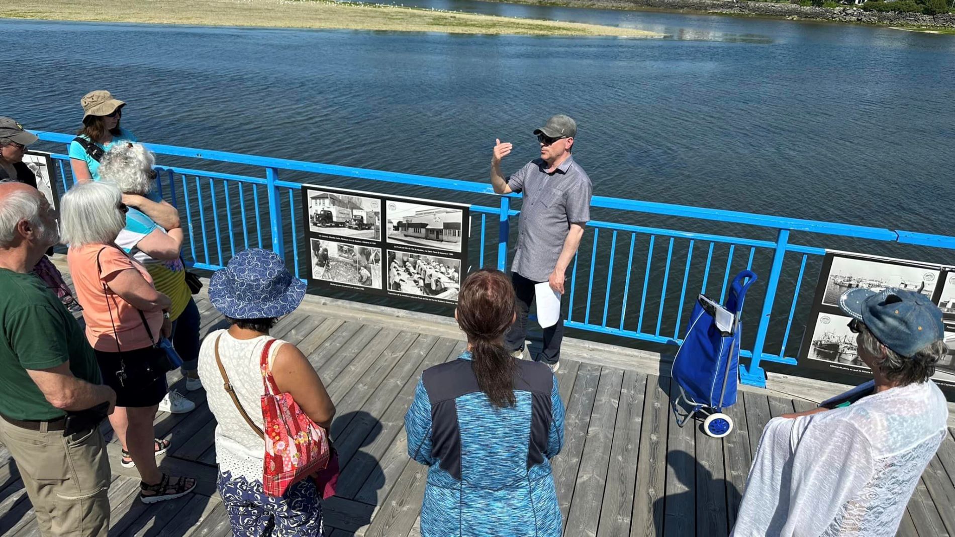 Louis Audet au cours d'une visite guidée