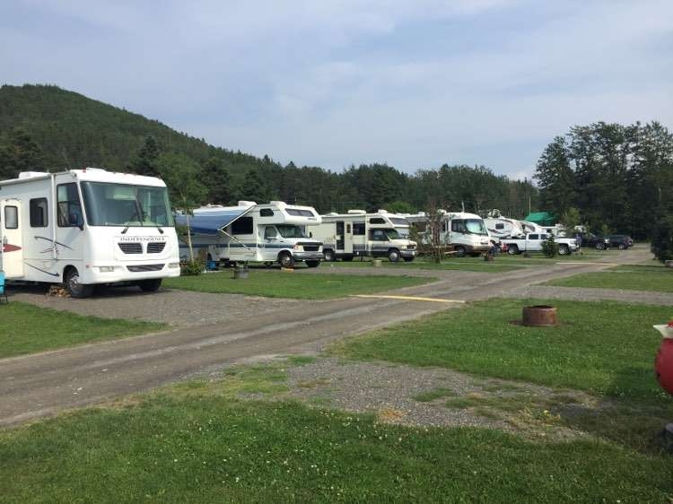 Camping aux pignons verts