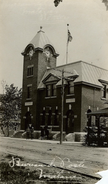 Manège militaire (ancien bureau de poste)