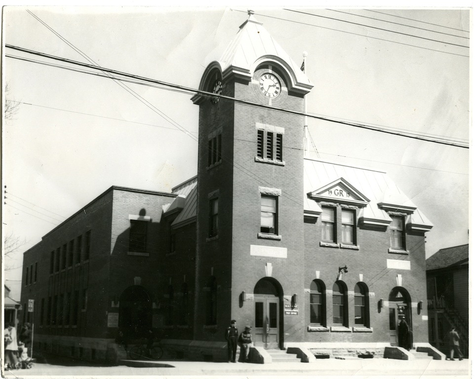 Manège militaire (ancien bureau de poste)
