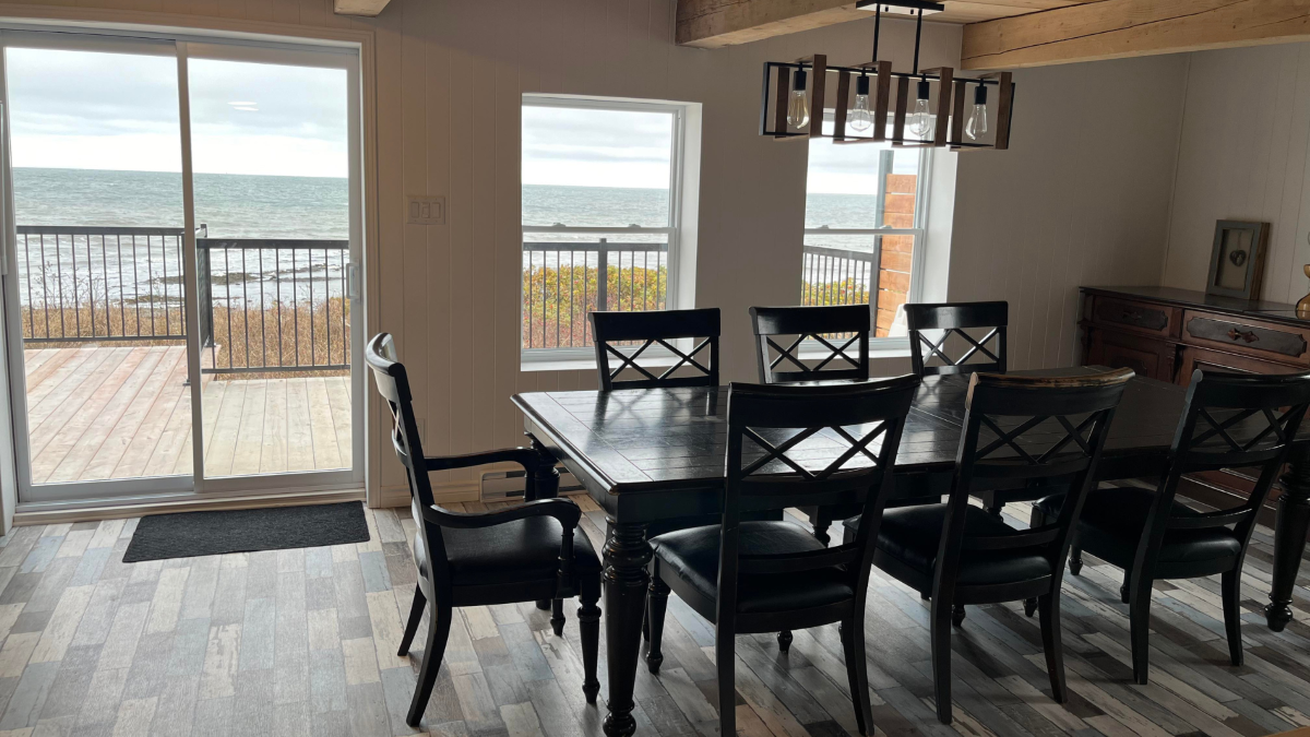La Rescapée : maison ancestrale sur le bord du fleuve