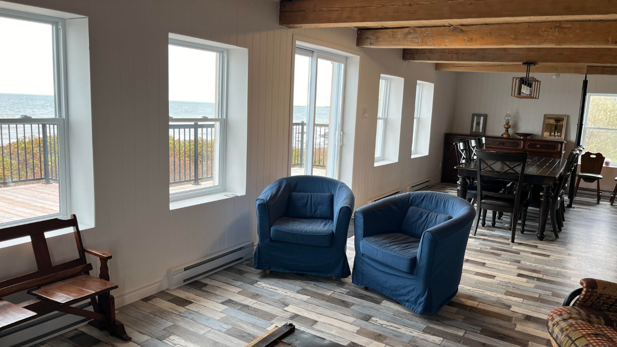 La Rescapée : maison ancestrale sur le bord du fleuve