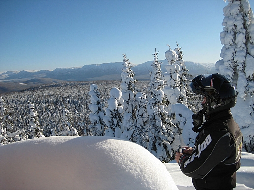 Motoneige en Gaspésie : 5 raisons de choisir La Matanie comme destination incontournable